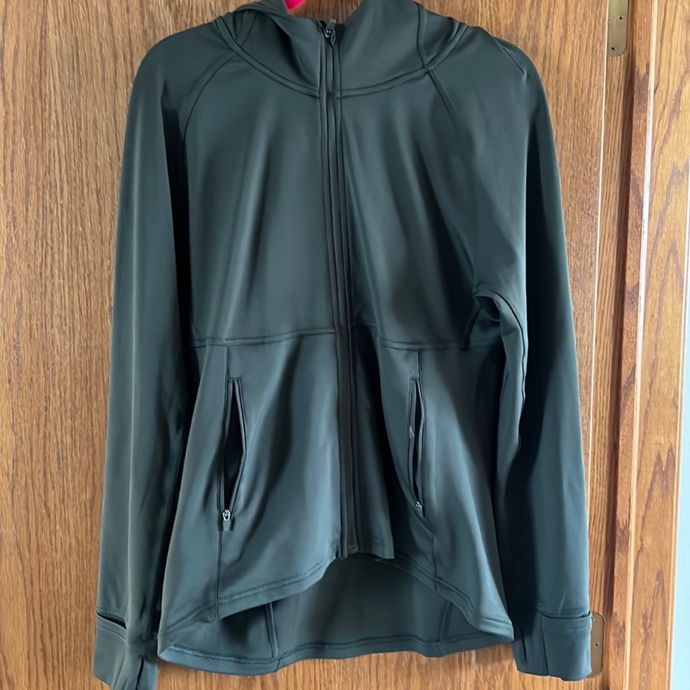 Savvi zippered hoodie in the color “iron” size xl, only worn once.